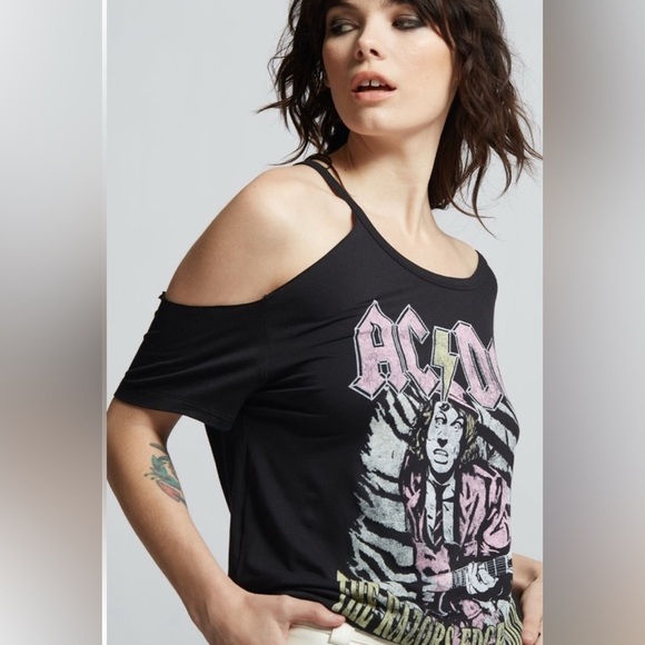 Recycled Karma AC/DC The Razors Edge Tour Black Cold Shoulder Tee small - Picture 1 of 5